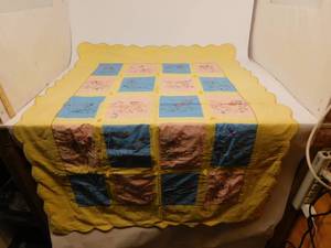 lot 48 image: Vintage Baby Quilt
