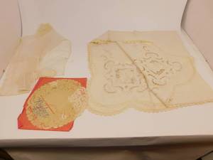 lot 49 image: Vintage Items