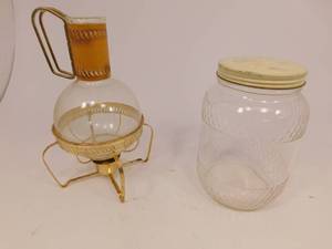 lot 55 image: Vintage Corning Brand Heat Proof Glass Pitcher