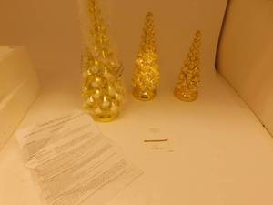 lot 101 image: Twinkling Glass Trees