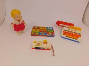 lot 102 image: Misc Toys