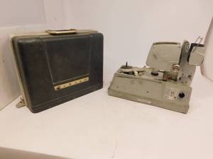 lot 122 image: Vintage DuKane Micromatic Projector