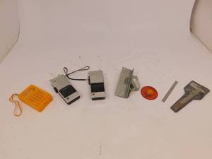 lot 123 image: Misc Items