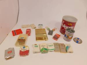 lot 128 image: Collectable Cigarette Items