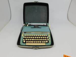 lot 148 image: Vintage Smith Corona Super Sterling Typewriter