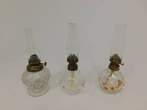 lot 151 image: Vintage Small Glass Hurricane Lamps - 3
