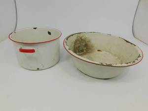 lot 153 image: 2 Vintage Items
