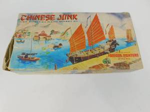 lot 186 image: Chinese Junk Plastic Assembly Kit