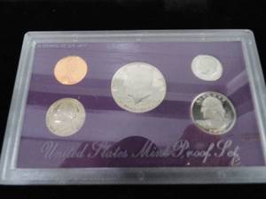 lot 13 image: Proof Set 1990