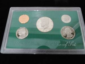 lot 16 image: Proof Set 1994
