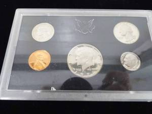 lot 33 image: Proof Set 1972 - No Box