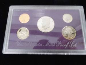 lot 35 image: Proof Set 1992 - No box
