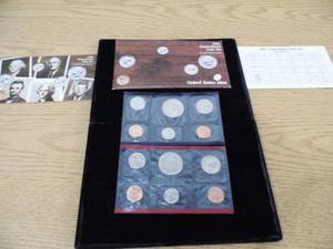 lot 38 image: Uncirculated Coin Set 1985