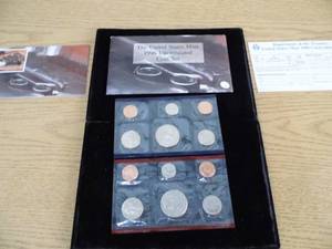 lot 46 image: Uncirculated Coin Set 1996