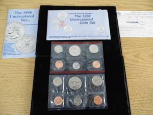 lot 48 image: Uncirculated Coin Set 1998