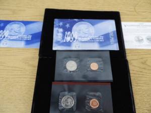 lot 51 image: Uncirculated Coin Set 1999 PD Susan B