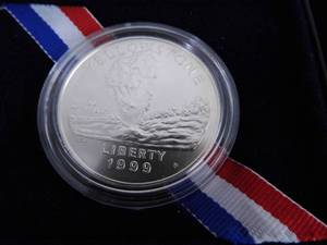 lot 92 image: 1999 Yellowstone Commerative Silver Dollar