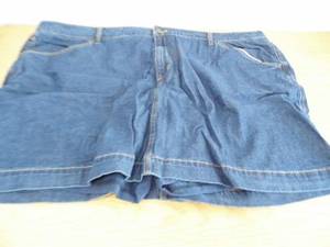 lot 26 image: New Jean Skort
