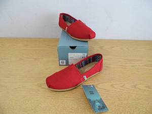 lot 74 image: New Toms Womens Shoes
