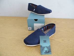 lot 76 image: New Toms Womens Shoes