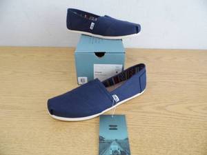 lot 77 image: New Toms Womens Shoes