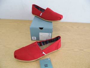 lot 80 image: New Toms Womens Shoes
