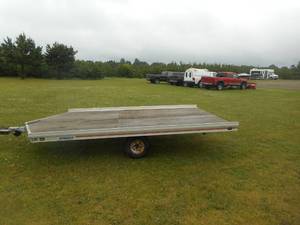 lot 4 image: 1999 Eagle Snowmobile Trailer