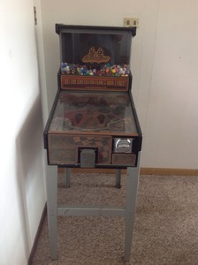 lot 7 image: Speed Zone Pinball Vending Game