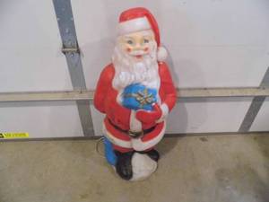 lot 4 image: Blow Mold Santa