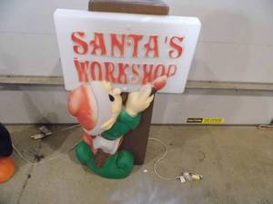 lot 10 image: Blow Mold Santas Workshop