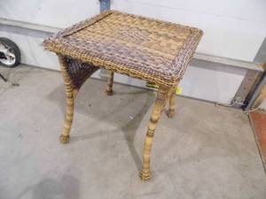 lot 22 image: Wicker Table