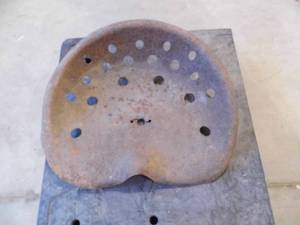 lot 28 image: Tractor Seat