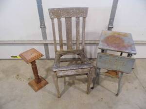 lot 54 image: Stand - Chair - Table
