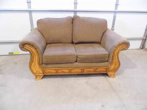 lot 71 image: Loveseat
