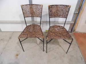 lot 72 image: Lot of 2 Dining Chairs