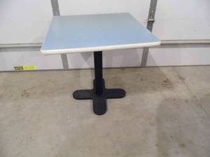 lot 82 image: Table