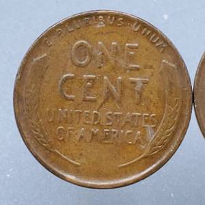 lot 18 image: 1933 and 1933-D Lincoln Cents