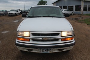 2000 Chevrolet S10 LS 4x4