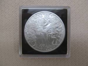lot 104 image: commemorative .999 silver coin