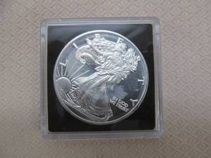 lot 109 image: commemorative .999 silver coin