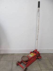 lot 216 image: floor jack