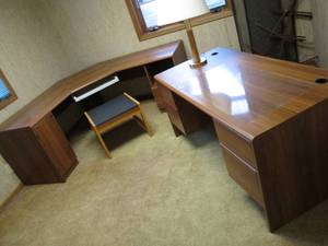 lot 142 image: 2 Desks & Floor Lamp, & Small Table...