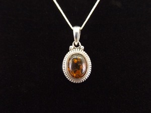 lot 5 image: .925 Sterling Silver Amber Cabochon Pendant Necklace