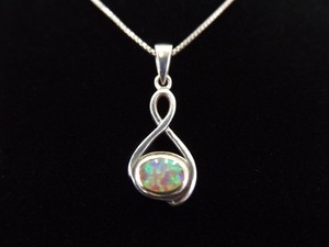 lot 15 image: .925 Sterling Silver Opal Cabochon Pendant Necklace