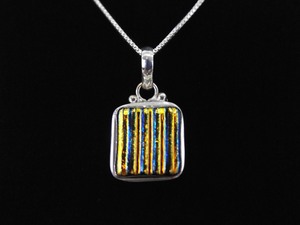 lot 25 image: .925 Sterling Silver Gold and Blue Ribbed Dichroic Pendant Necklace