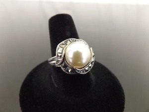 lot 71 image: .925 Sterling Silver Art Nouveau Faux Pearl Ring Size 8