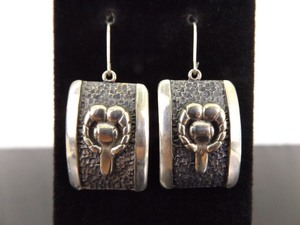 lot 97 image: .925 Sterling Silver Artisan Rams Head Shield Dangle Hook Earrings