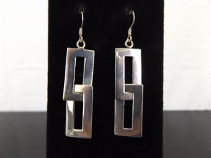 lot 99 image: .925 Sterling Silver Entwined Square Hook Dangle Earrings