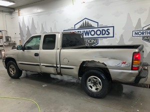 lot 5 image: 2001 GMC Sierra SLE 4x4 -No Reserve-
