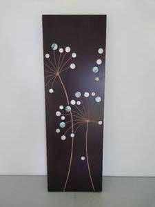 lot 46 image: Wood & Stone Flower Art